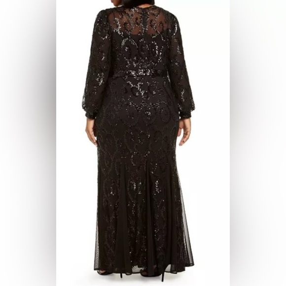 Plus Dress - Picture 4 of 7